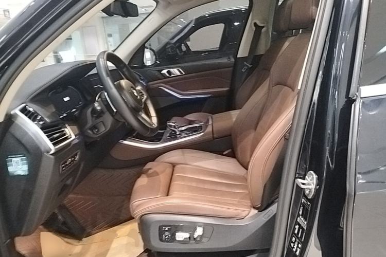 Used BMW X5 2019 xDrive40i Luxury Model with M Sport Package Left Front Seat