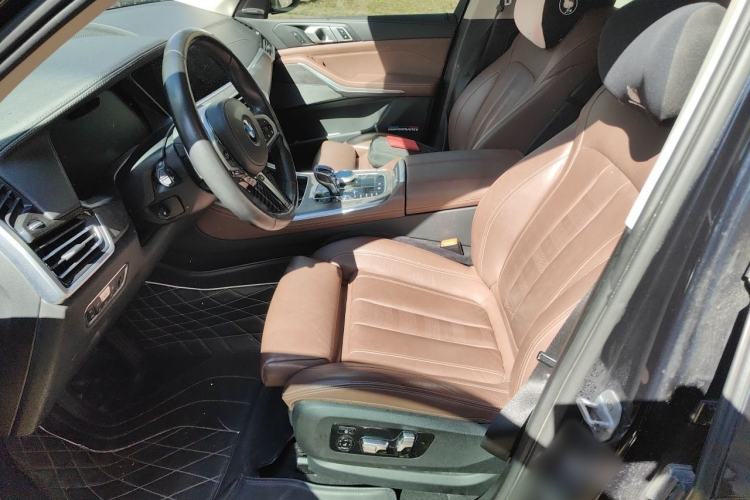 Used BMW X5 2019 xDrive40i Luxury Model with M Sport Package Left Front Seat