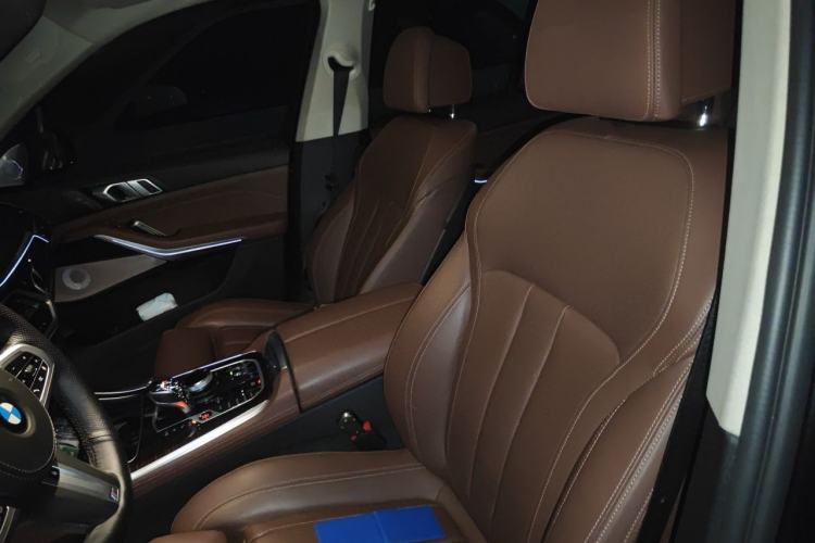 Used BMW X5 2019 xDrive40i Luxury Model with M Sport Package Left Front Seat