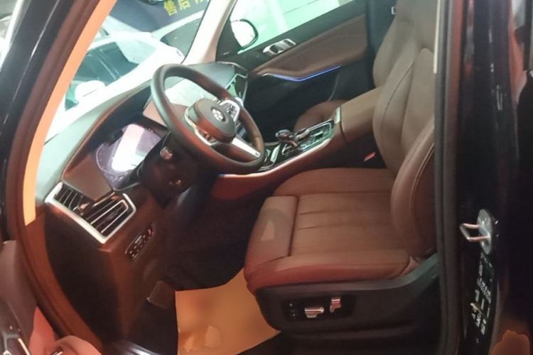 Used BMW X5 2019 xDrive40i Luxury Model with M Sport Package Left Front Seat