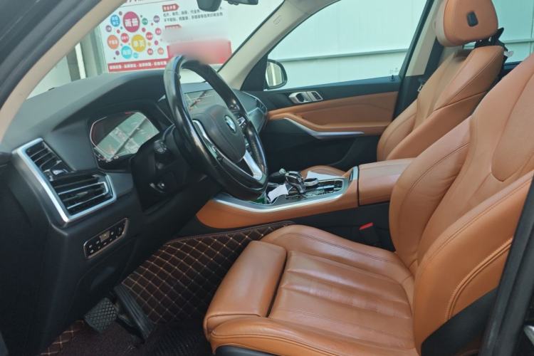 Used BMW X5 2019 xDrive40i XLine 19-inch wheels Middle East version Left Front Seat