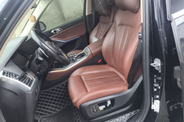 Used BMW X5 2019 xDrive40i Luxury Model with M Sport Package Left Front Seat