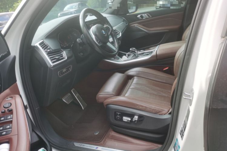 Used BMW X5 2019 xDrive40i Luxury Model with M Sport Package Left Front Seat