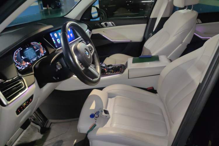 Used BMW X5 2019 xDrive40i Luxury Model with M Sport Package Left Front Seat