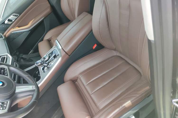 Used BMW X5 2019 xDrive40i Luxury Model with M Sport Package Left Front Seat
