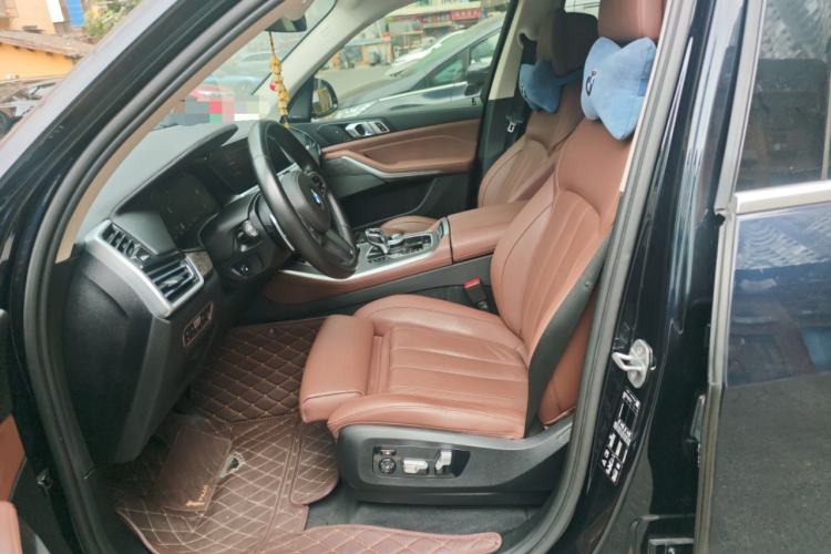 Used BMW X5 2019 xDrive40i Luxury Model with M Sport Package Left Front Seat