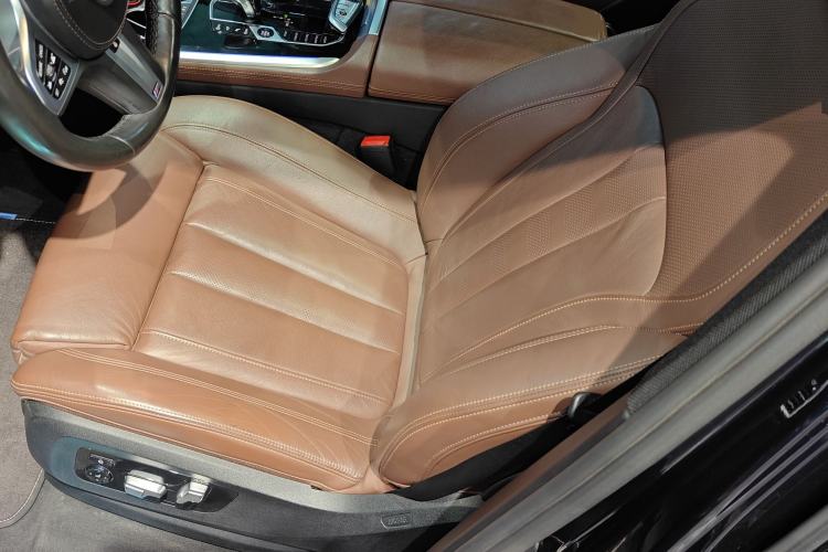 Used BMW X5 2019 xDrive40i M Sport U.S. specification Left Front Seat