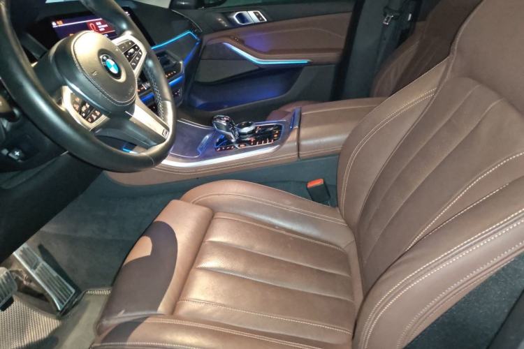 Used BMW X5 2019 xDrive40i Luxury Model with M Sport Package Left Front Seat
