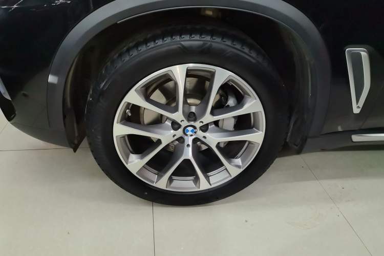 Used BMW X5 2019 xDrive30i X Design Package Left Front Wheel Hub