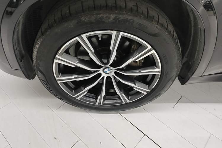 Used BMW X5 2019 xDrive40i M Sport Package Left Front Wheel Hub