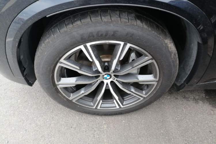 Used BMW X5 2019 xDrive40i M Sport Package Left Front Wheel Hub