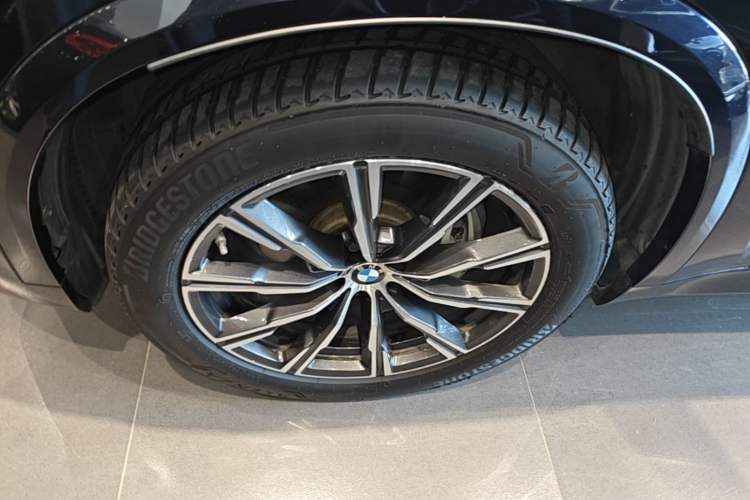 Used BMW X5 2019 xDrive40i M Sport Package Left Front Wheel Hub