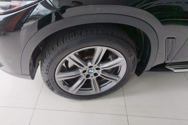 Used BMW X5 2019 xDrive40i M Sport U.S. specification Left Front Wheel Hub