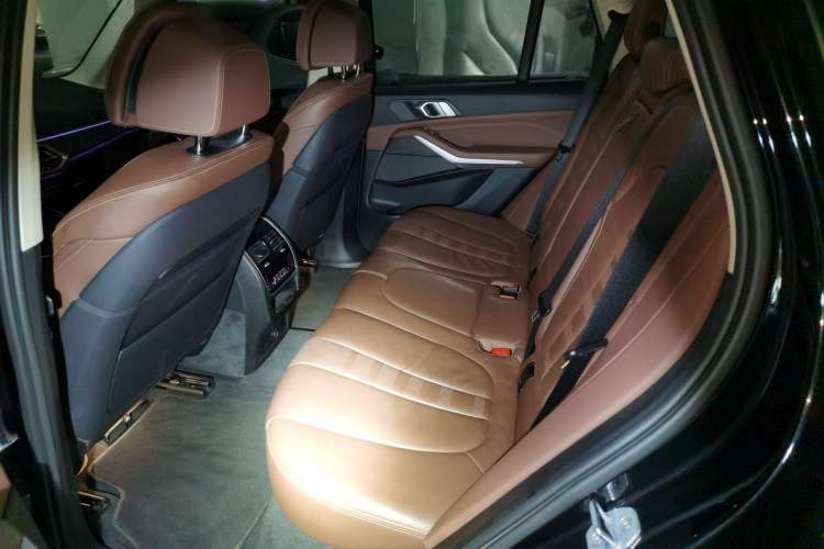 Used BMW X5 2019 xDrive40i Luxury Model with M Sport Package Left Rear Seat