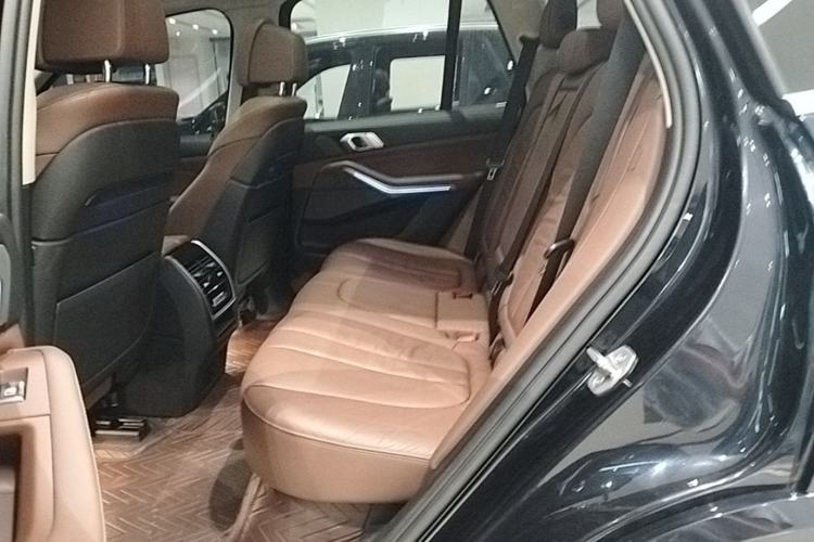 Used BMW X5 2019 xDrive40i Luxury Model with M Sport Package Left Rear Seat