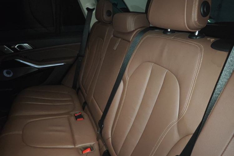 Used BMW X5 2019 xDrive40i Luxury Model with M Sport Package Left Rear Seat