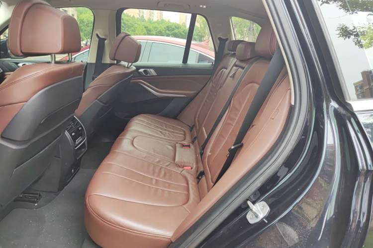 Used BMW X5 2019 xDrive40i Luxury Model with M Sport Package Left Rear Seat