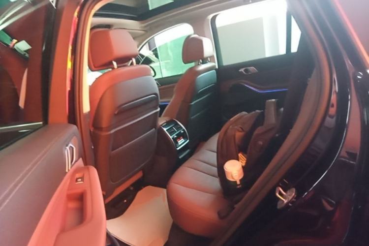 Used BMW X5 2019 xDrive40i Luxury Model with M Sport Package Left Rear Seat