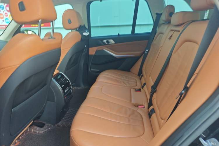 Used BMW X5 2019 xDrive40i XLine 19-inch wheels Middle East version Left Rear Seat