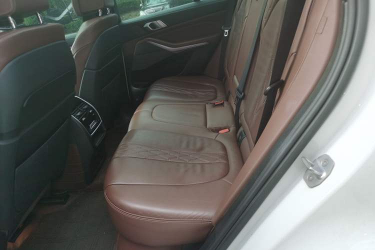 Used BMW X5 2019 xDrive40i Luxury Model with M Sport Package Left Rear Seat