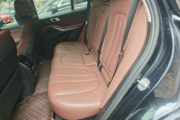 Used BMW X5 2019 xDrive40i Luxury Model with M Sport Package Left Rear Seat