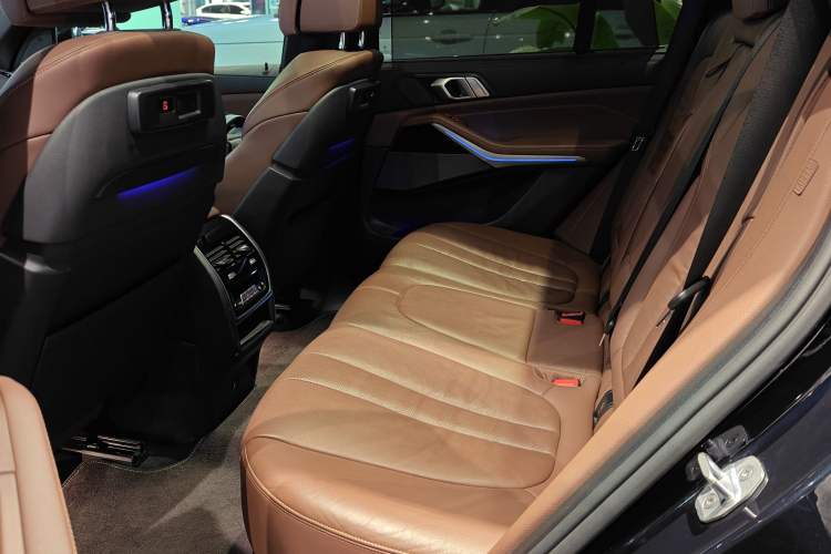 Used BMW X5 2019 xDrive40i M Sport U.S. specification Left Rear Seat