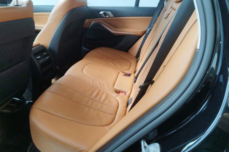 Used BMW X5 2019 xDrive40i M Sport U.S. specification Left Rear Seat