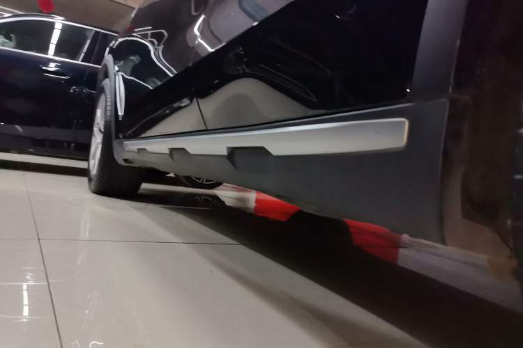 Used BMW X5 2019 xDrive30i X Design Package Left Side Sill