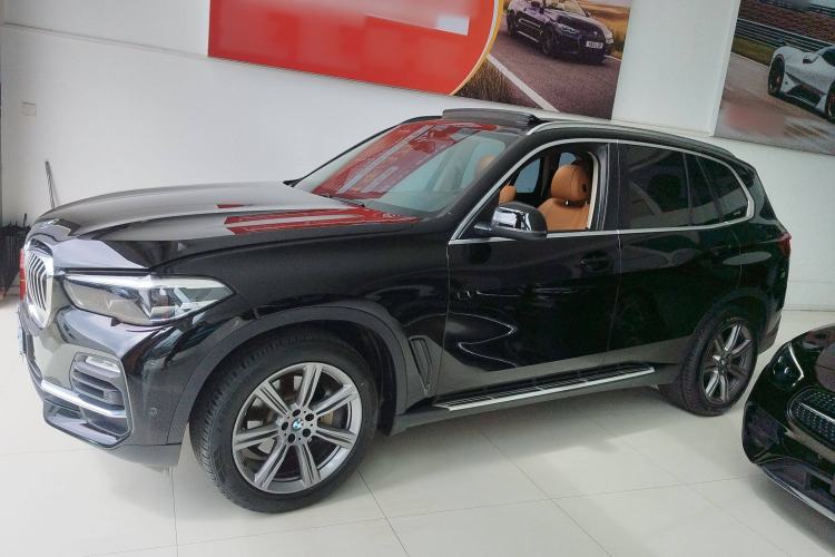 Used BMW X5 2019 xDrive40i M Sport U.S. specification Left Side