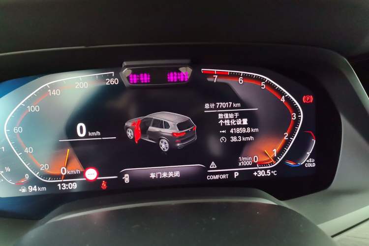 Used BMW X5 2019 xDrive40i Luxury Model with M Sport Package Odometer Close Up