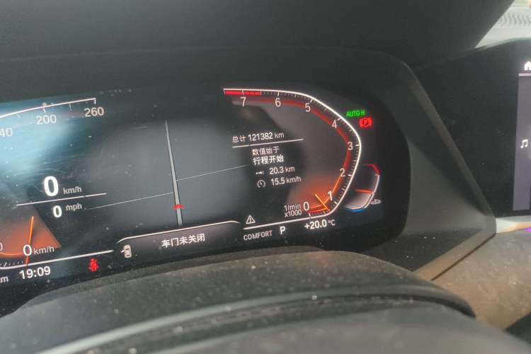 Used BMW X5 2019 xDrive40i M Sport Package Odometer Close Up