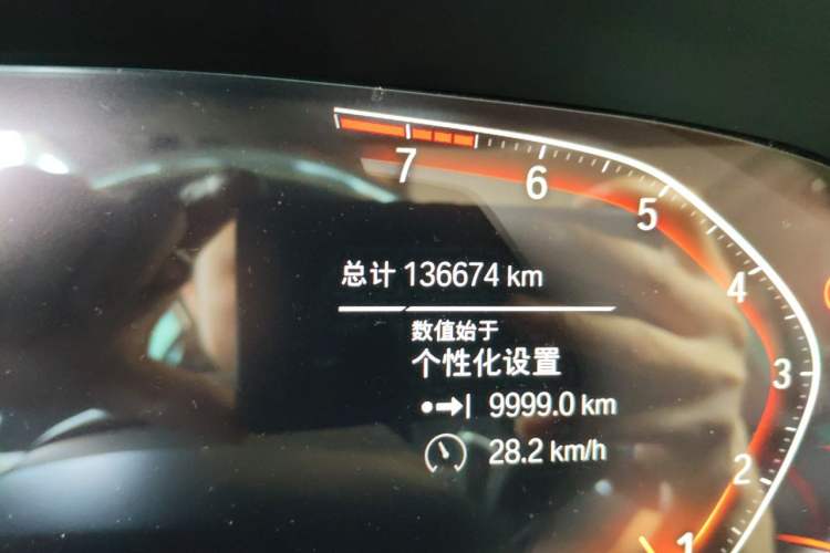 Used BMW X5 2019 xDrive40i M Sport U.S. specification Odometer Close Up