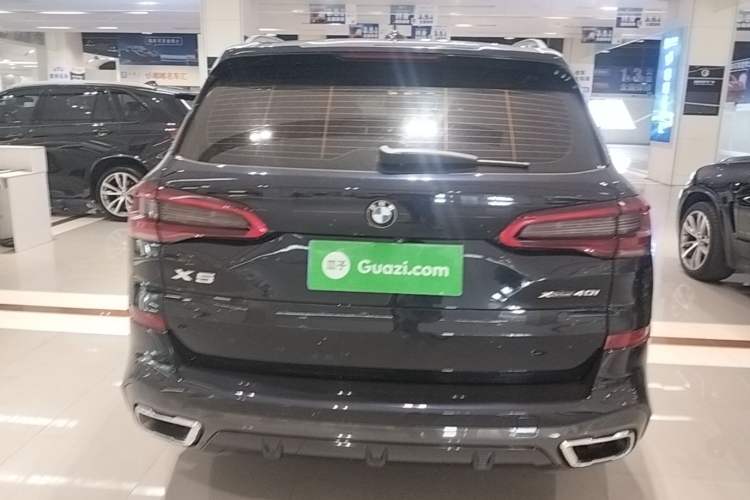 Used BMW X5 2019 xDrive40i Luxury Model with M Sport Package Rear