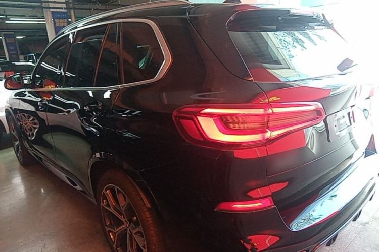 Used BMW X5 2019 xDrive40i Luxury Model with M Sport Package Rear Left 45 Deg