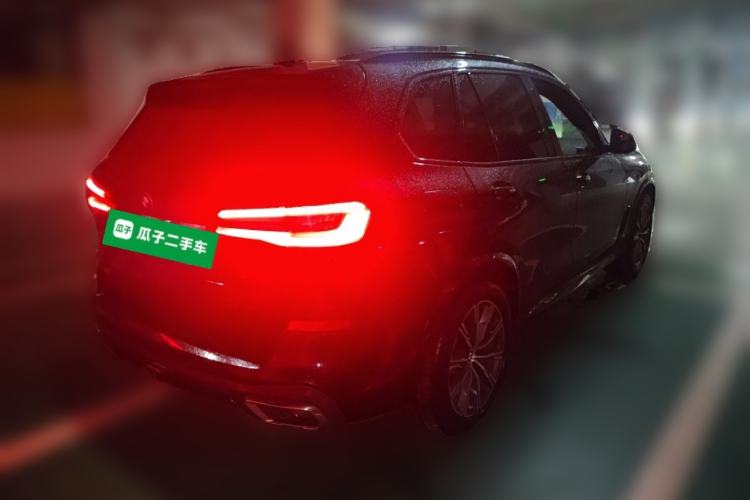 Used BMW X5 2019 xDrive40i Standard 19-inch wheels U.S. specification Rear Right 45 Deg
