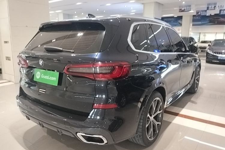 Used BMW X5 2019 xDrive40i Luxury Model with M Sport Package Rear Right 45 Deg