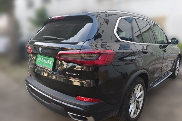 Used BMW X5 2019 xDrive40i XLine 19-inch wheels Middle East version Rear Right 45 Deg