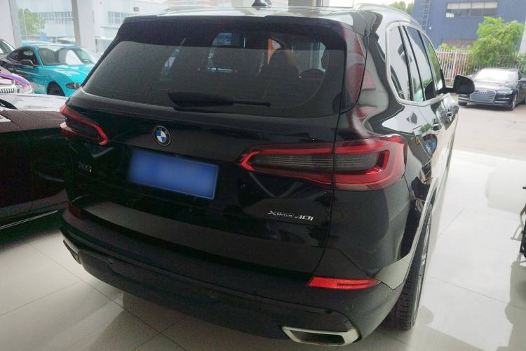 Used BMW X5 2019 xDrive40i M Sport U.S. specification Rear Right 45 Deg