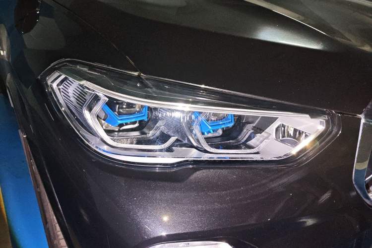 Used BMW X5 2019 xDrive40i Luxury Model with M Sport Package Right Front Headlight