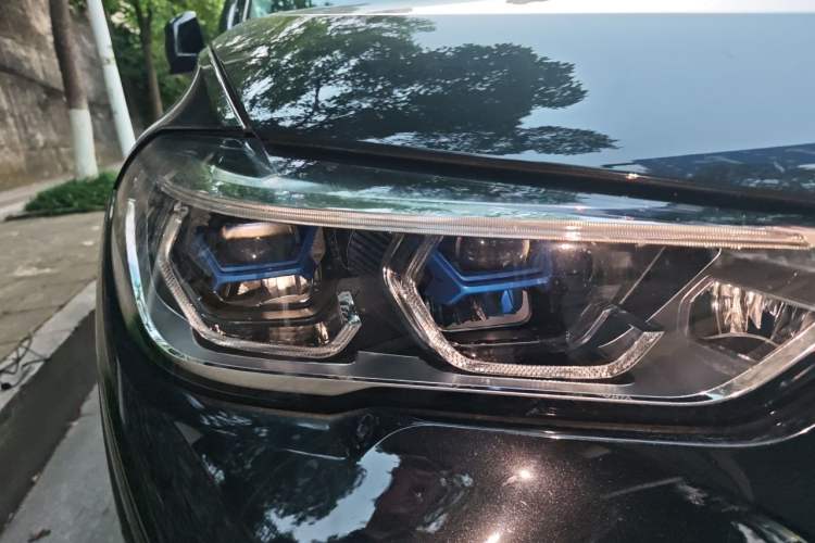 Used BMW X5 2019 xDrive40i Luxury Model with M Sport Package Right Front Headlight