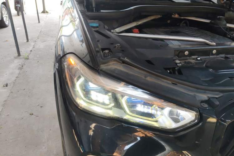 Used BMW X5 2019 xDrive40i M Sport U.S. specification Right Front Headlight