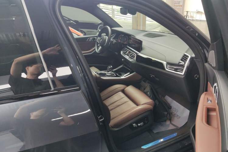 Used BMW X5 2019 xDrive40i Luxury Model with M Sport Package Right Front Seat