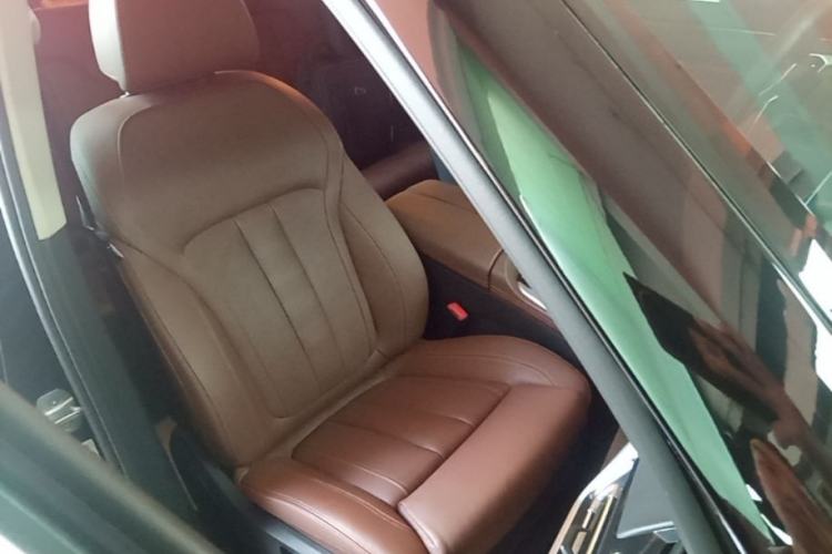 Used BMW X5 2019 xDrive40i Luxury Model with M Sport Package Right Front Seat