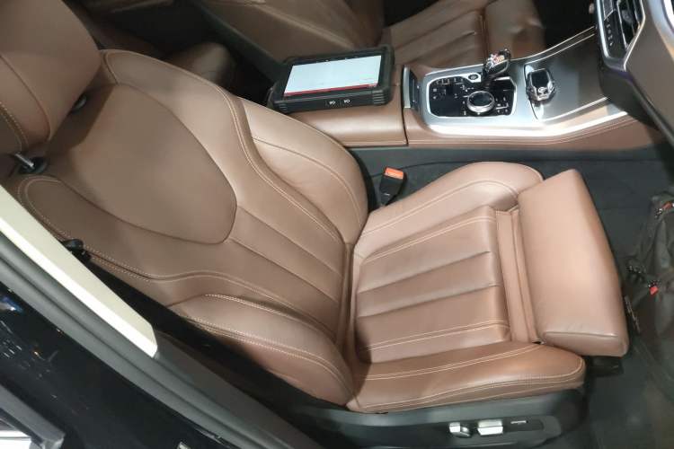 Used BMW X5 2019 xDrive40i M Sport U.S. specification Right Front Seat