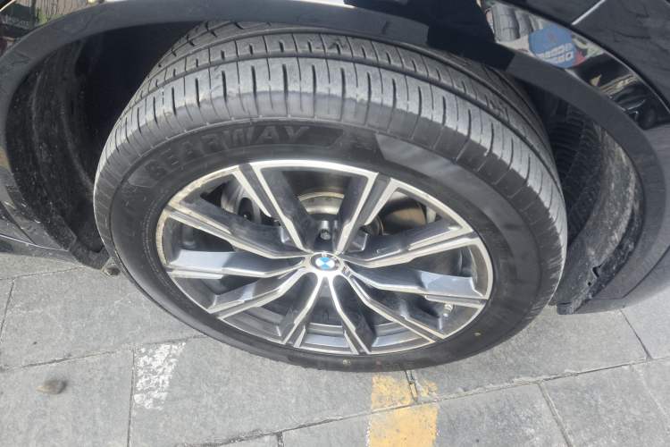 Used BMW X5 2019 xDrive40i M Sport Package Right Front Wheel Hub