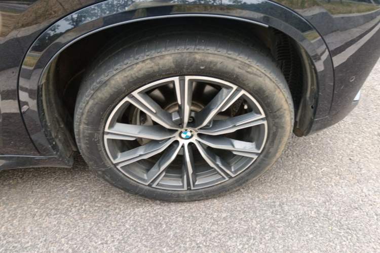 Used BMW X5 2019 xDrive40i M Sport Package Right Front Wheel Hub