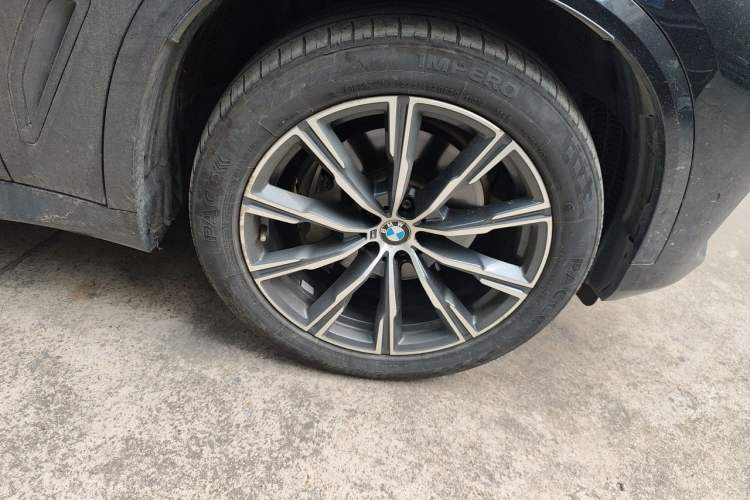 Used BMW X5 2019 xDrive40i M Sport Package Right Front Wheel Hub