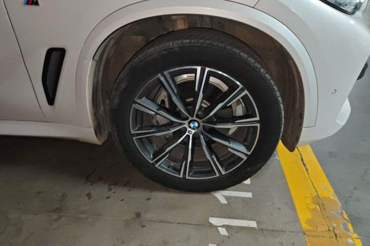 Used BMW X5 2019 xDrive40i M Sport Package Right Front Wheel Hub