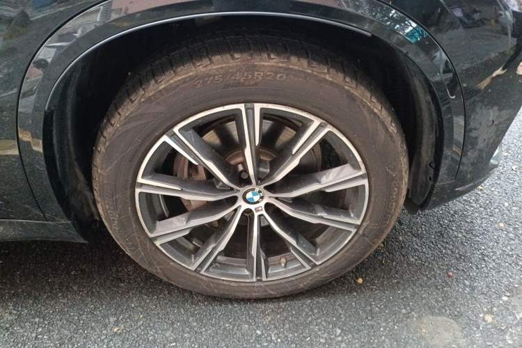 Used BMW X5 2019 xDrive40i M Sport Package Right Front Wheel Hub