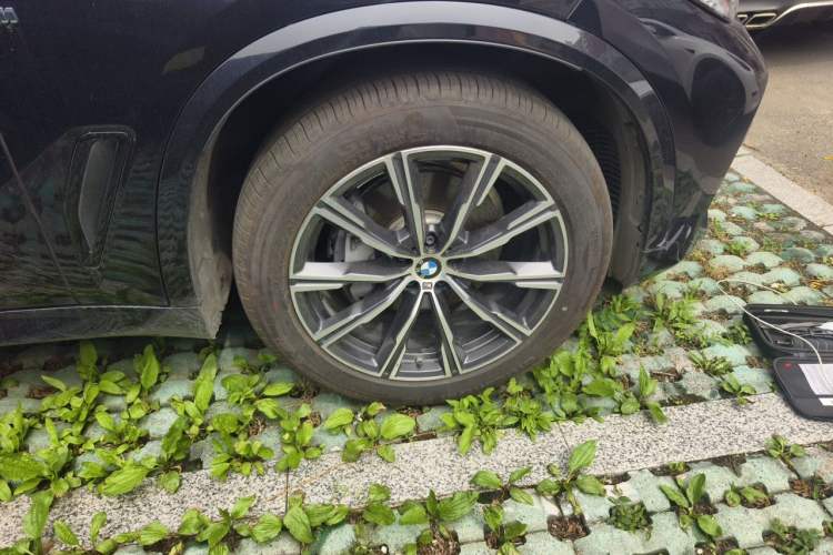 Used BMW X5 2019 xDrive40i M Sport Package Right Front Wheel Hub
